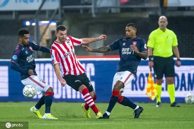 季成功捧起 季成功捧起